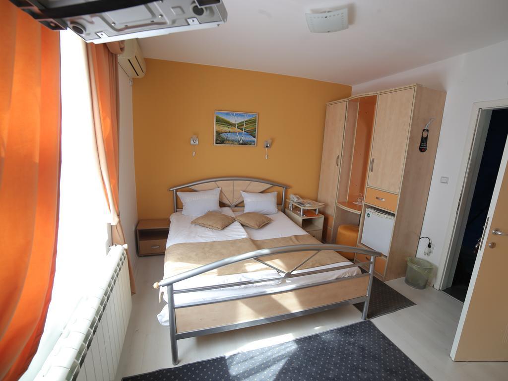 Hotel Zeneva Kragujevac Zimmer foto