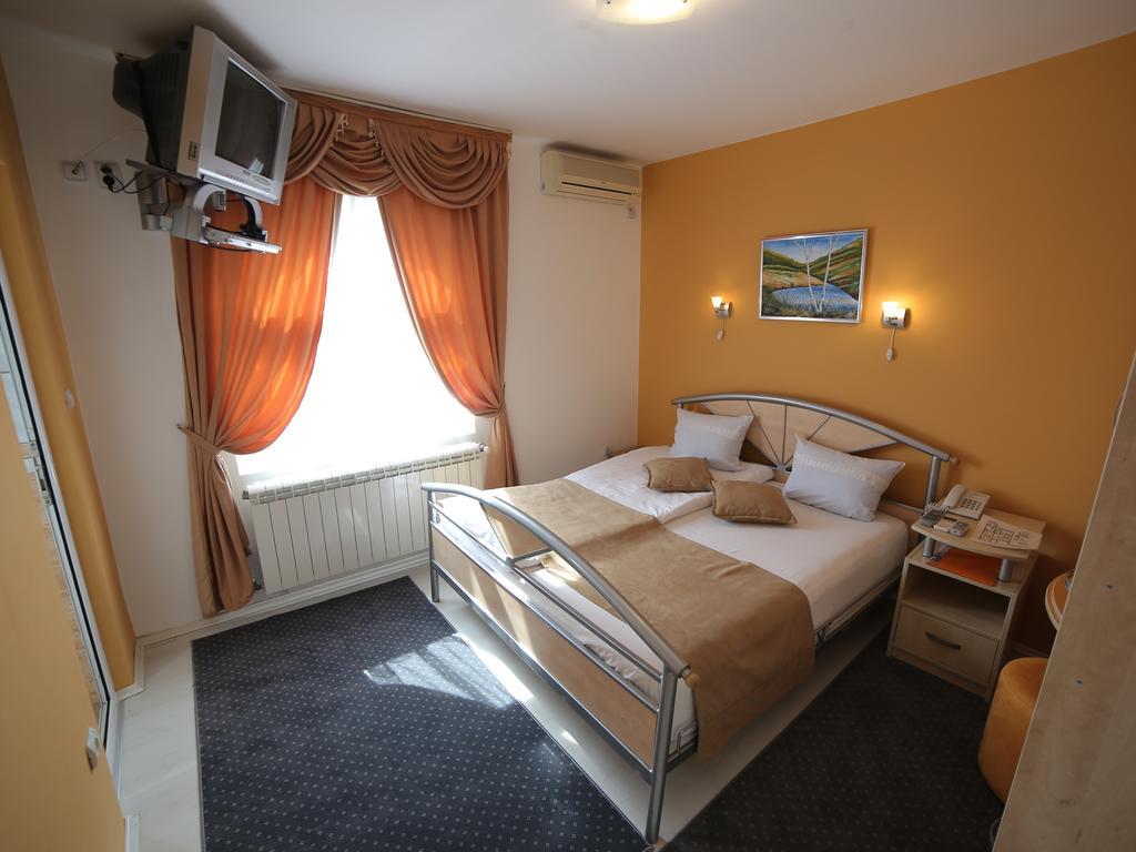 Hotel Zeneva Kragujevac Zimmer foto