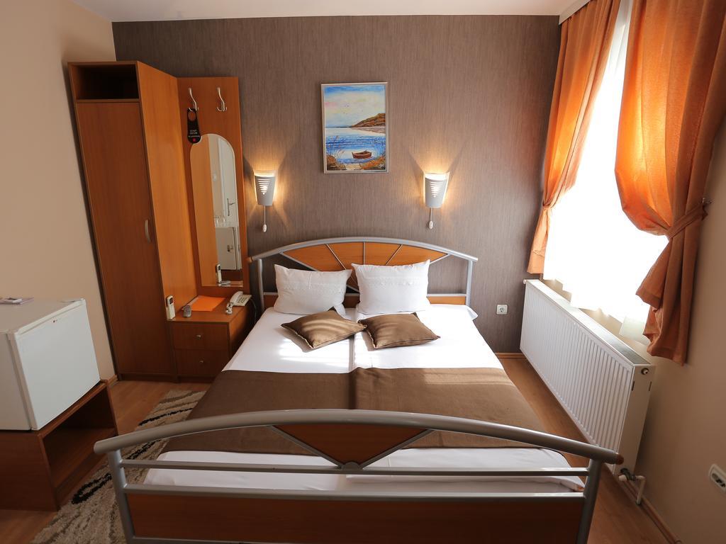 Hotel Zeneva Kragujevac Zimmer foto